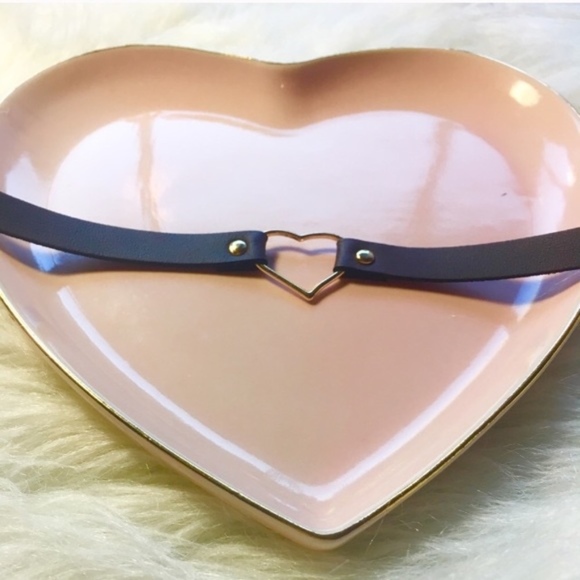 Jewelry - Leather Band Heart Choker & Earings